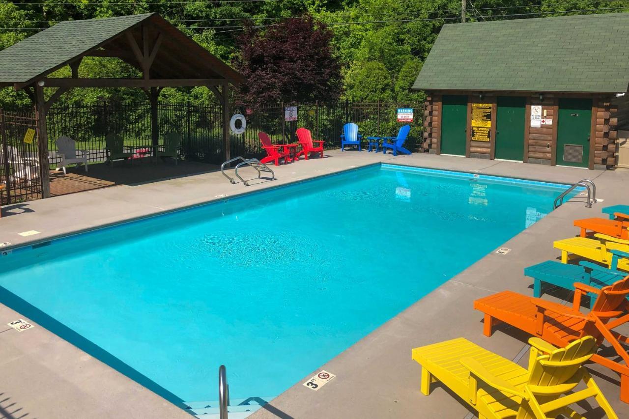 Inviting Sevierville Cabin With Deck And Hot Tub! Eksteriør billede