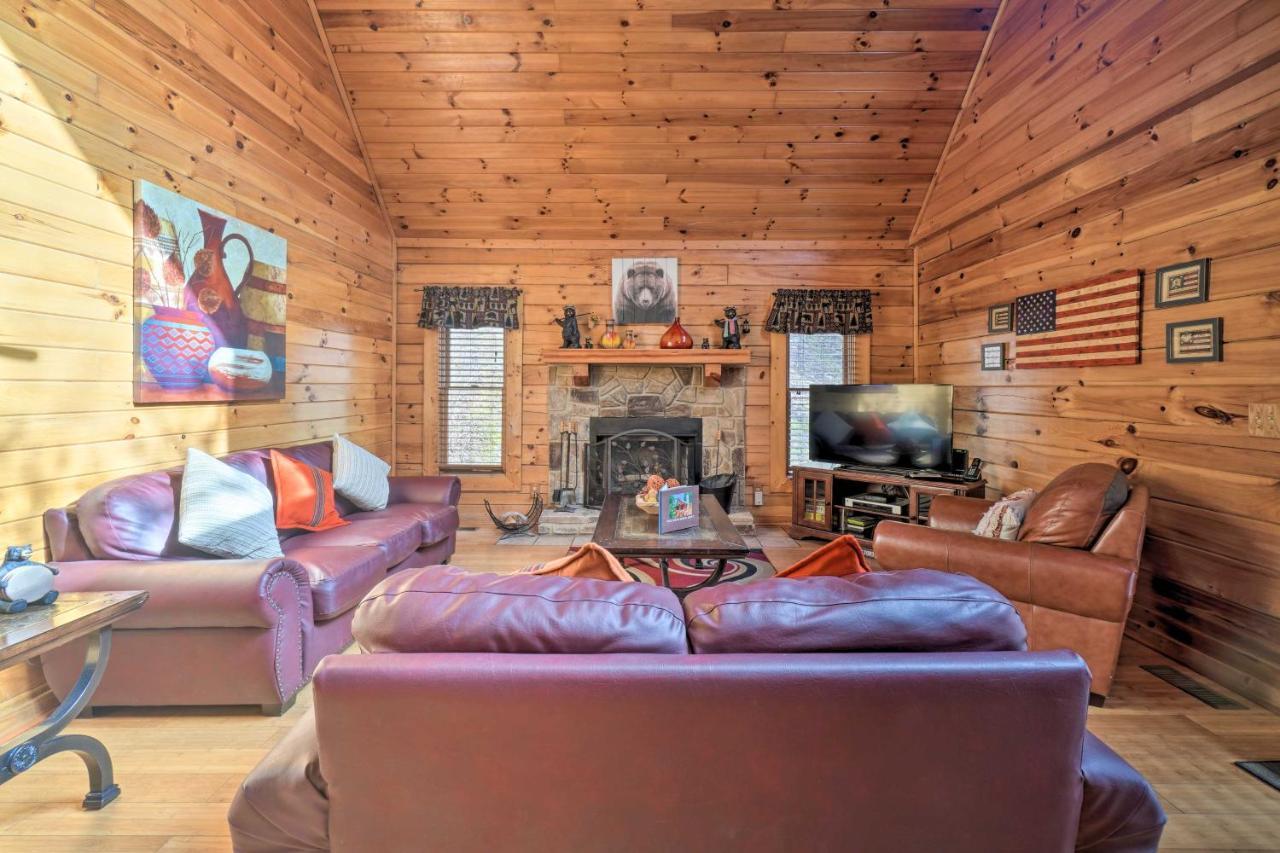 Inviting Sevierville Cabin With Deck And Hot Tub! Eksteriør billede