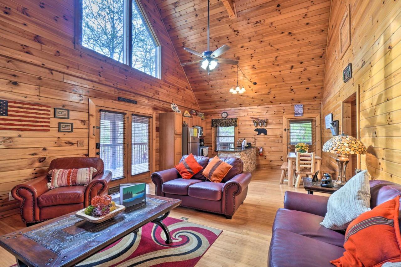 Inviting Sevierville Cabin With Deck And Hot Tub! Eksteriør billede