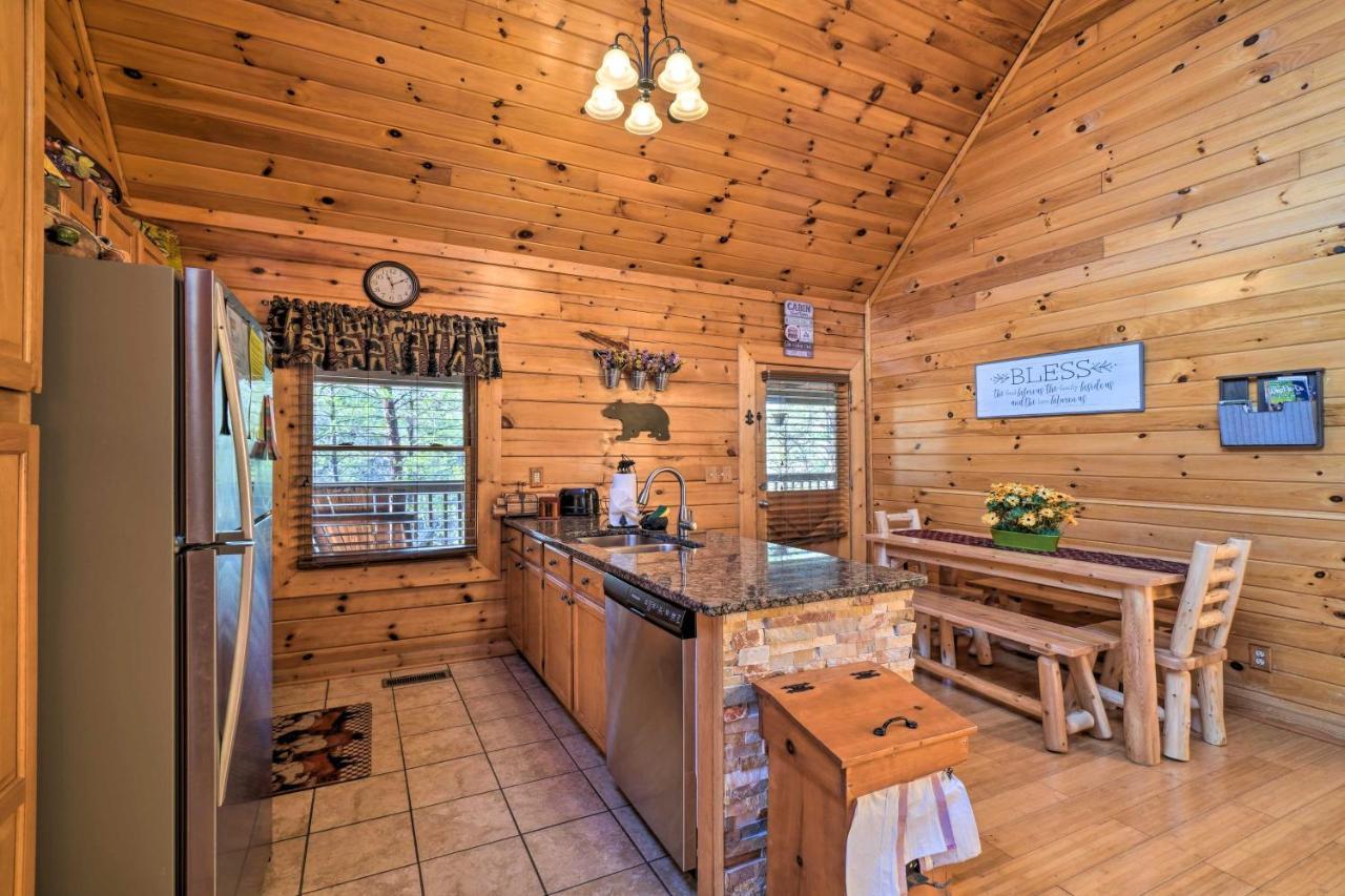 Inviting Sevierville Cabin With Deck And Hot Tub! Eksteriør billede