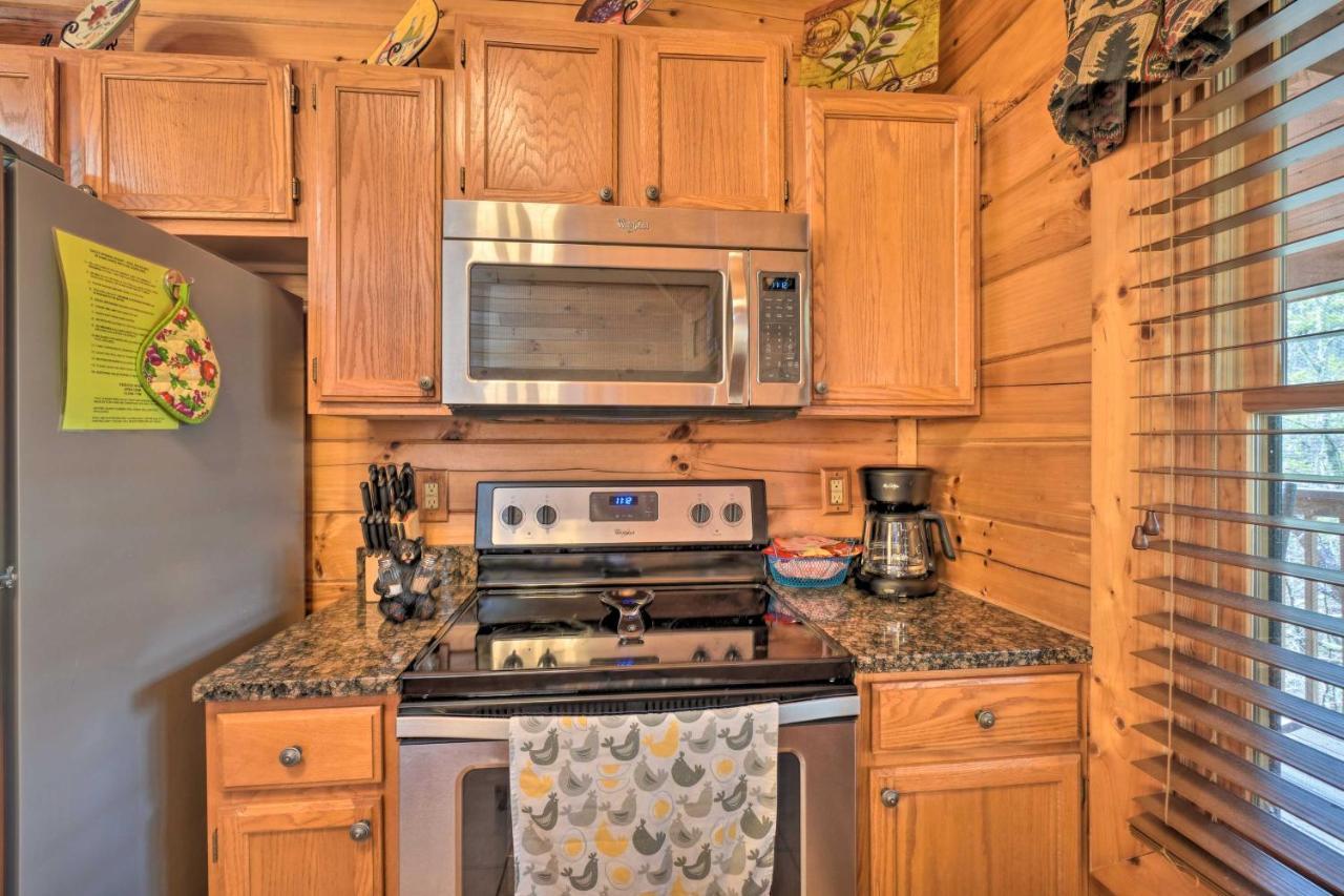 Inviting Sevierville Cabin With Deck And Hot Tub! Eksteriør billede