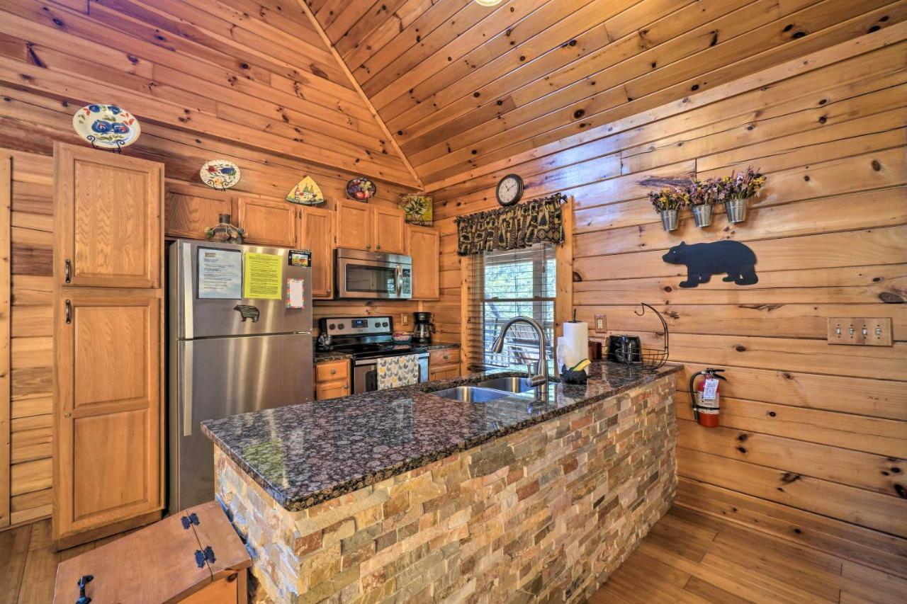 Inviting Sevierville Cabin With Deck And Hot Tub! Eksteriør billede