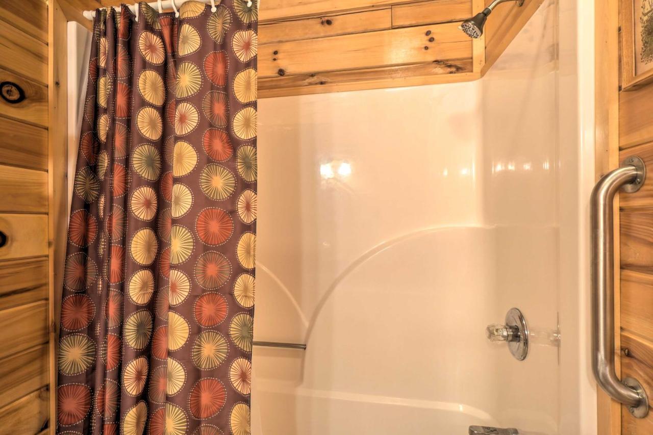 Inviting Sevierville Cabin With Deck And Hot Tub! Eksteriør billede