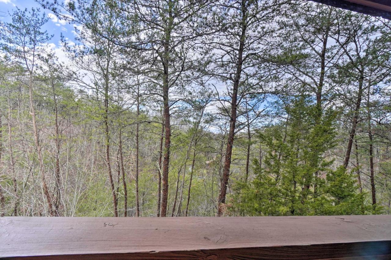 Inviting Sevierville Cabin With Deck And Hot Tub! Eksteriør billede