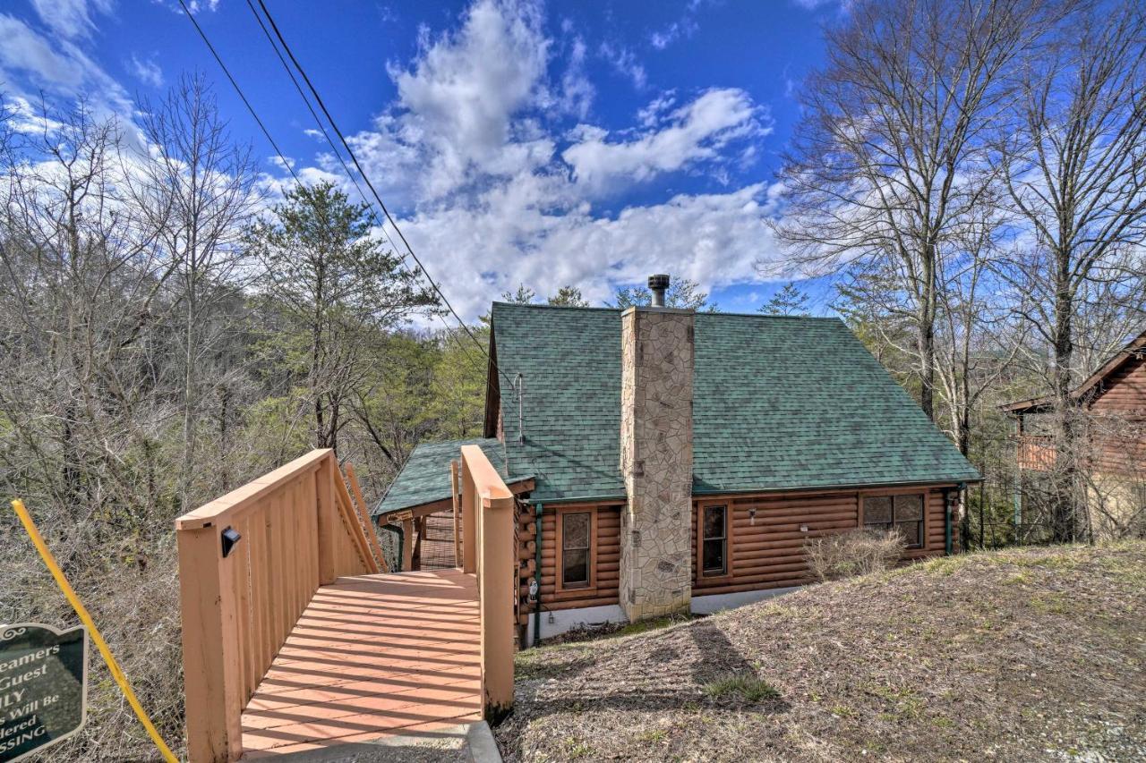 Inviting Sevierville Cabin With Deck And Hot Tub! Eksteriør billede